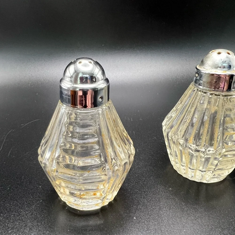 Vintage Anchor Hocking Clear Glass Salt and Pepper Shakers Chrome Tops - Picture 6 of 10